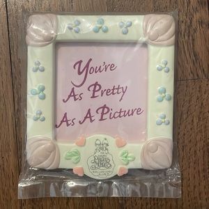 🆕 Small Precious Moments Frame, In Plastic
